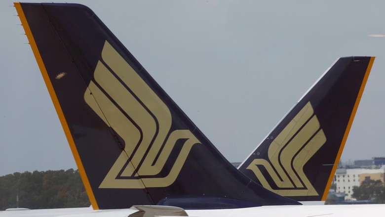 Singapore Airlines Diancam Bom, 1 Wanita dan 1 Anak Diinterogasi Singapore Airlines Diancam Bom, 1 Wanita dan 1 Anak Diinterogasi