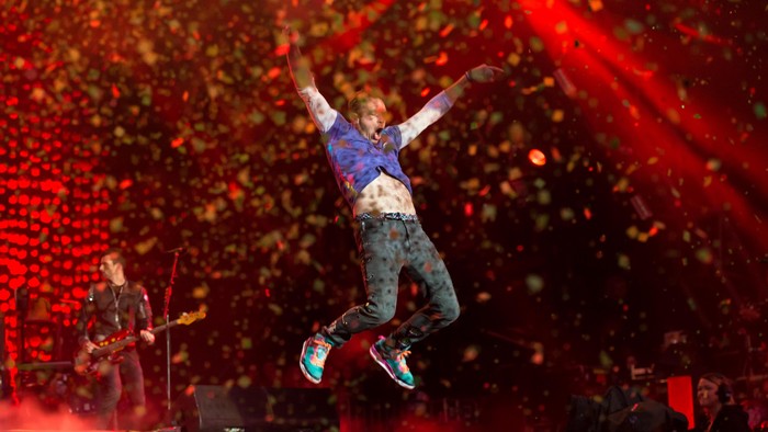 GLASTONBURY, ENGLAND - JUNE 26:  (IMAGES AVAILABLE FOR LICENCE UNTIL SEPTEMBER 26, 2016 ONLY)  Chris Martin of Coldplay performs on the Pyramid Stage on day 3 of the Glastonbury Festival at Worthy Farm, Pilton on June 26, 2016 in Glastonbury, England. Now its 46th year the festival is one largest music festivals in the world and this year features headline acts Muse, Adele and Coldplay. The Festival, which Michael Eavis started in 1970 when several hundred hippies paid just 1, now attracts more than 175,000 people.  (Photo by Ian Gavan/Getty Images)