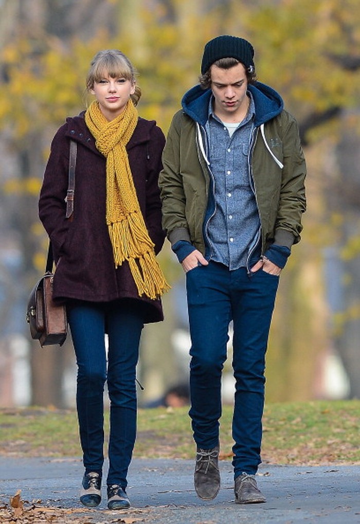 NEW YORK, NY - DECEMBER 02: Taylor Swift and Harry Styles are seen walking around Central Park on December 02, 2012 in New York City.  (Photo by David Krieger/Bauer-Griffin/GC Images)