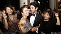 Keserasian Chelsea dan Reza di pemutaran perdana film Rudy Habibie di Maxxbox Lippo Village, Tangerang, Minggu (26/6/2016).