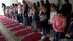 Anak Muslim Budapest Belajar Alquran