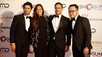 Nadine Chandrawinata dan Hamish Daud tampil bersama.