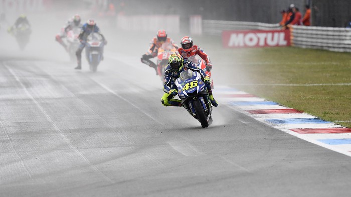 ASSEN, NETHERLANDS - JUNE 26:  Valentino Rossi of Italy and Movistar Yamaha MotoGP leads the field during the MotoGP race during the MotoGP Netherlands - Race at  on June 26, 2016 in Assen, Netherlands.  (Photo by Mirco Lazzari gp/Getty Images)