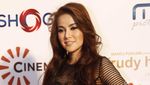 Punya 2 Anak, Olla Ramlan Tetap Hot