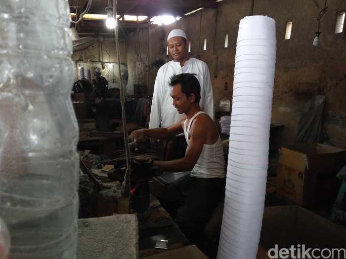 Berkah Ramadan Bagi Ali, Pengusaha Songkok Putih yang Sukses karena Kepepet