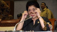 Menkes Nila F Moeloek kemudian memerintahkan Dinkes DKI untuk menjatuhkan sanksi ke RS Mitra Keluarga terkait bayi Debora (Foto: Lamhot Aritonang)