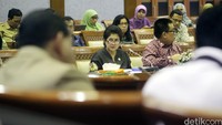 Rapat berlangsung di Gedung DPR, Senayan, Jakarta Pusat, Senin (27/6/2016).