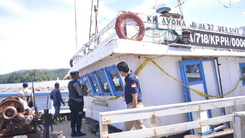Melihat 15 Kapal yang Disita Satgas Illegal Fishing 115 di Kaimana Papua Barat Melihat 15 Kapal yang Disita Satgas Illegal Fishing 115 di Kaimana Papua Barat