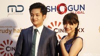 Cassandra Lee dan kekasihnya, Randy Martin tampak serasi.