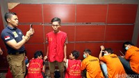 Para tersangka ini berhasil diamankan berkat kerja keras tim gabungan dari Subdit Cyber Crime Ditreskrimsus dan Subdit Jatanras Ditreskrimum Polda Metro Jaya.