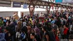 Lonjakan Penumpang di Stasiun Senen