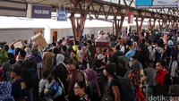 Keberangkatan dari Pasar Senen pada 2015 yaitu 17.408, sedangkan pada 2016 yaitu 21.648. 