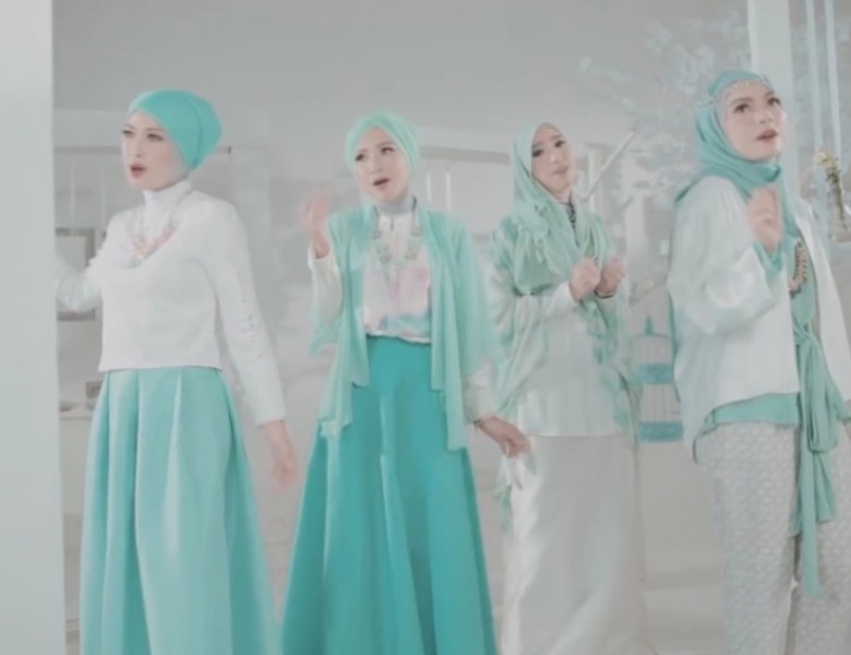 Noura Ajak Berhenti Galau di Video Klip Berhenti Bersedih Noura Ajak Berhenti Galau di Video Klip Berhenti Bersedih