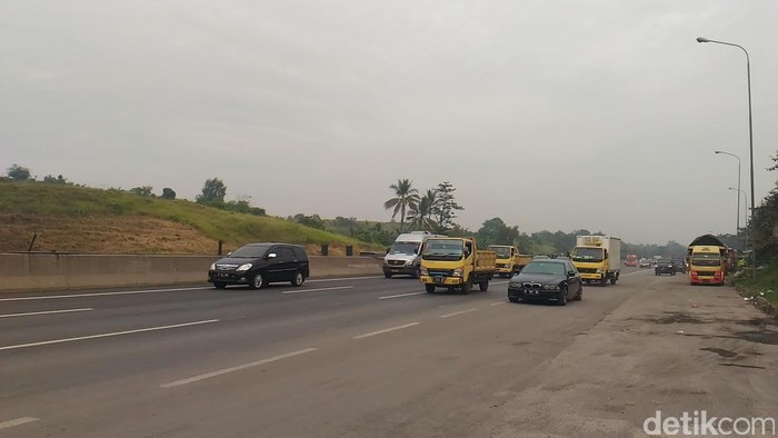 Jelang Demo Depan Istana, Arus Lalin Bandung Arah Jakarta Lancar