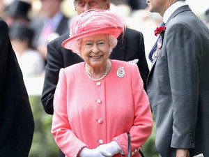 Terungkap Hadiah Ultah Ratu Elizabeth II, dari Garam Sampai Kuda