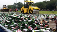 Satpol PP bersama aparat gabungan berhasil menyita 19.628 botol minuman keras beralkohol illegal dari seluruh DKI Jakarta.