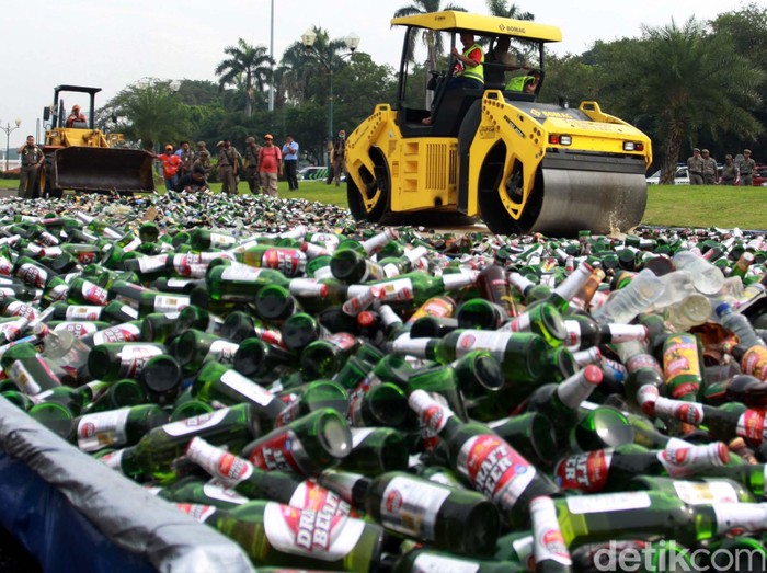 Polda Sumut Gerebek Rumah di Labura, Sita 897 Botol Miras Asal Malaysia