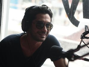 Reza Rahadian Sapa Fans Yogyakarta