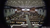 Rapat paripurna DPR terkait pembahasan RUU Pengampunan Pajak sempat alot. Pada akhirnya, Ketua DPR Ade Komarudin mengetok palu pengesahan dengan adanya Fraksi PKS yang masih keberatan.