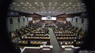 DPR Sahkan UU Tax Amnesty dan APBNP 2016