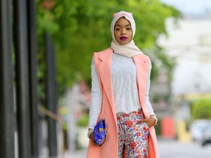 Kisah Jatuh-Bangun Naballah Chi Berhijab di Negara Barat
