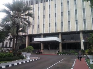 Darmin Panggil Khofifah ke Kantornya, Bahas Apa?