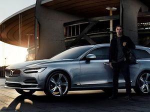 Tak Lolos dari Fase Grup, Zlatan Ibrahimovic Pulang Pakai Volvo V90