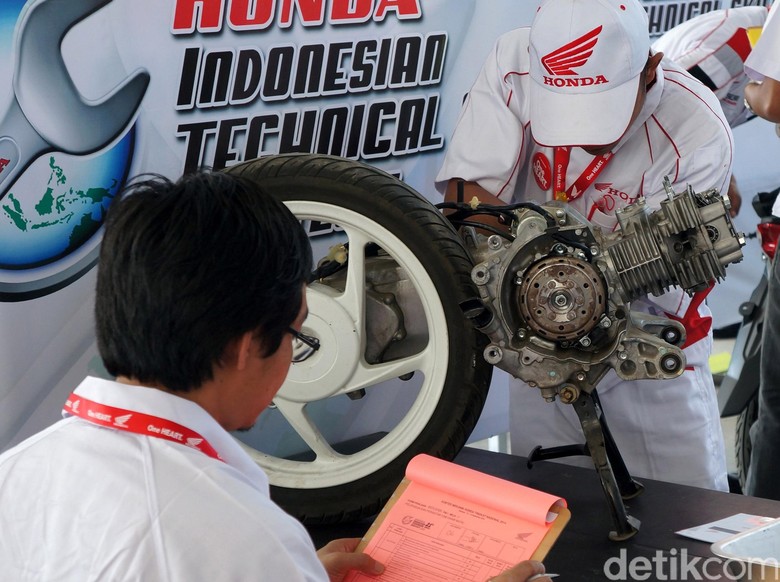  Honda  Uji Keahlian Mekanik Motor  dan Service Advisor