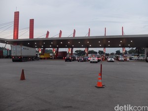 Terbang Melihat Tempat Favorit Tol Cikampek
