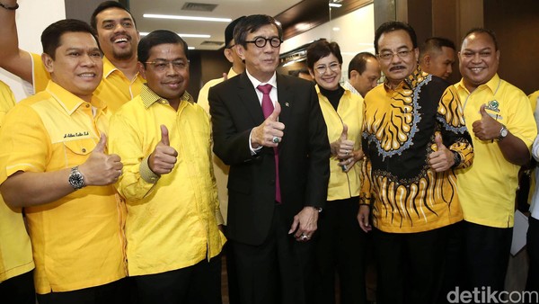 Golkar Serahkan Daftar Kepengurusan ke Menkum HAM