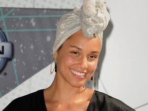 Terungkap Rahasia Alami Kulit Cerah Alicia Keys Meski Tanpa Makeup
