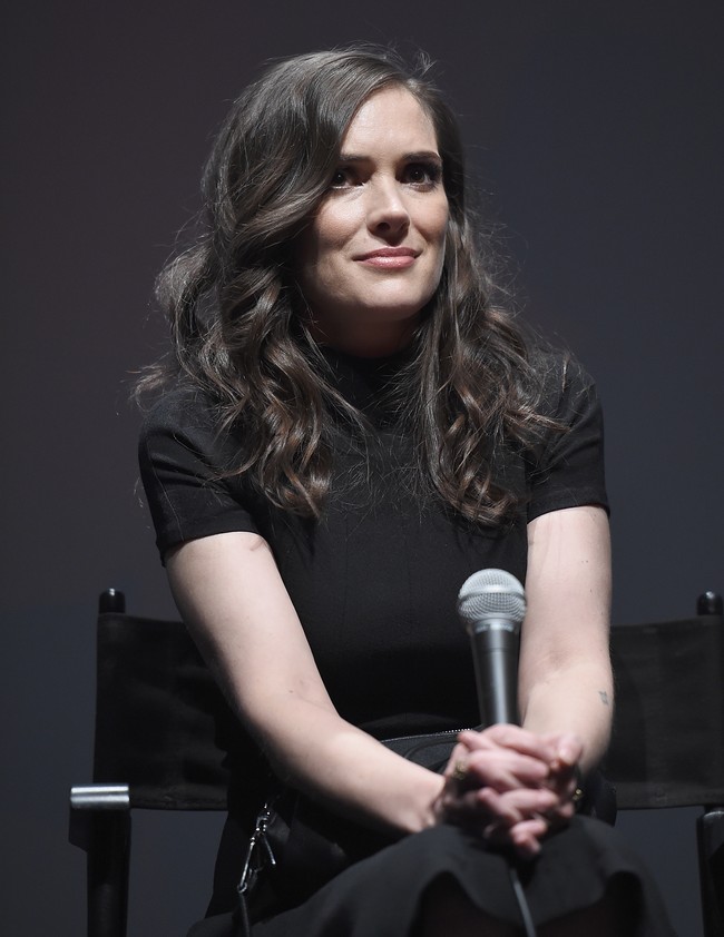 Winona Ryder pernah dibuat rendah diri oleh pencari bakat bahwa dirinya tidak cocok jadi aktris. Karena wajahnya kurang cantik dan seharusnya kembali saja ke tempat asalnya. Foto: Dimitrios Kambouris