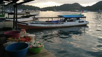 Pilihlah meja dengan view yang menghadap langsung ke laut. Menjelang sore, suasana tentu akan semakin indah (Elisha/detikTravel)