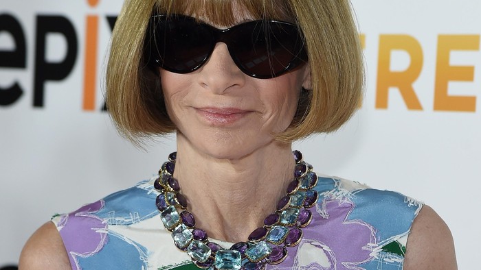 Kacamata hitam tak cuma kece tapi juga menangkal sinar ultraviolet (Foto: Getty Images) Kacamata hitam tak cuma kece tapi juga menangkal sinar ultraviolet (Foto: Getty Images)