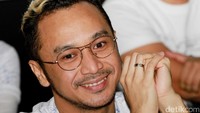 Giring berperan sebagai Ilhan, pemuda yang dijodohkan untuk menikah dengan Rania. Pool/Gus Mun/detikFoto.