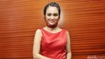 Dibalut Dress Merah Menyala, Michelle Ziudith Manis Banget!