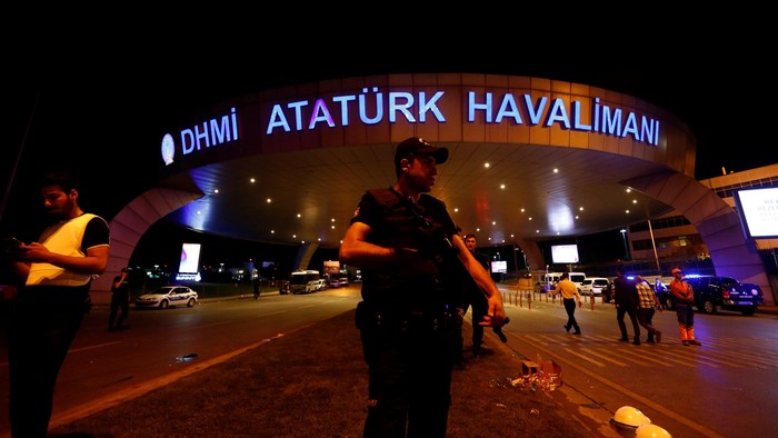 PM Turki Tuding ISIS Dalangi 3 Bom Bunuh Diri di Bandara Istanbul