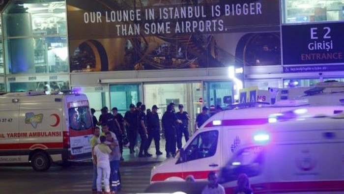 10 Orang Tewas dalam Ledakan di Bandara Ataturk, Turki