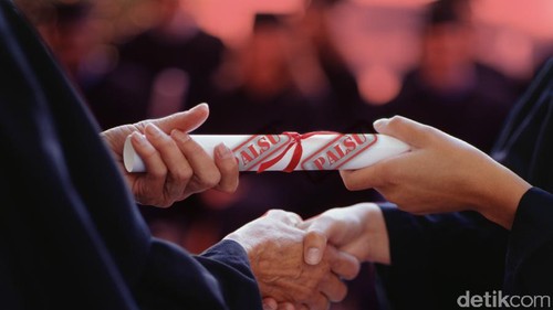 Ilustrasi ijazah palsu