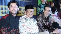 Tim Rudy Habibie beserta Presiden ketiga RI, BJ Habibie langsung mendapat sambutan meriah dari para penggemar.