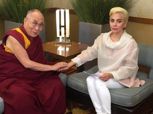 Bertemu Dalai Lama, Lady Gaga Diprotes Fans Tiongkok