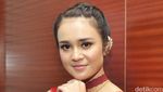 Dibalut Dress Merah Menyala, Michelle Ziudith Manis Banget!