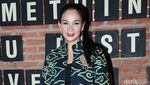 Penampilan Etnik Dian Nitami dan Millane Fernandez