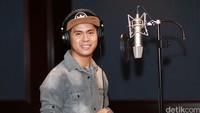 Cakra Khan biasanya menyantap makanan pedas sebelum naik panggung agar tenggorokannya lebih lentur. Foto: Asep Syaifullah