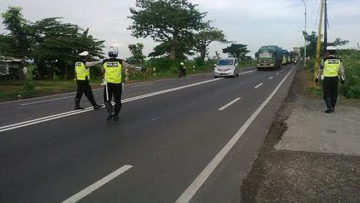 Usai Ditilang, Pelanggar Markah Jalan di Gresik Dites Urine