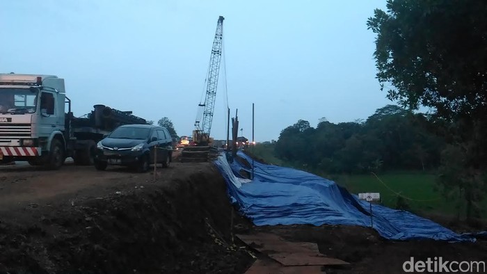 Arus Balik via Tol Cipali Waspadai Titik Macet di Km 103 Perbaikan Jalan Ambles