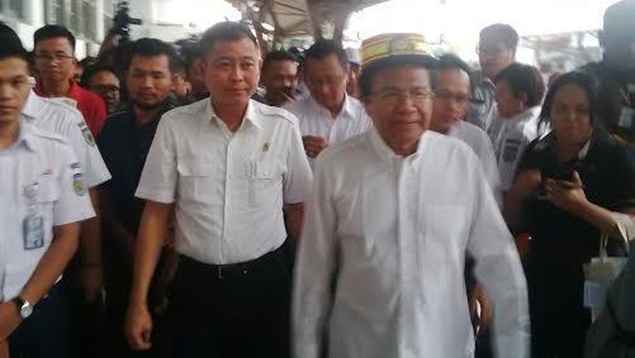 Jonan dan Rizal Ramli Lepas Pemudik Gratis Sepeda Motor di Stasiun Senen