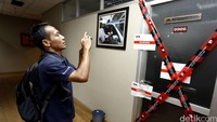 Saat ini ruangan Putu di lantai 9 gedung Nusantara I DPR RI disegel oleh KPK, Rabu (29/06/2016). 