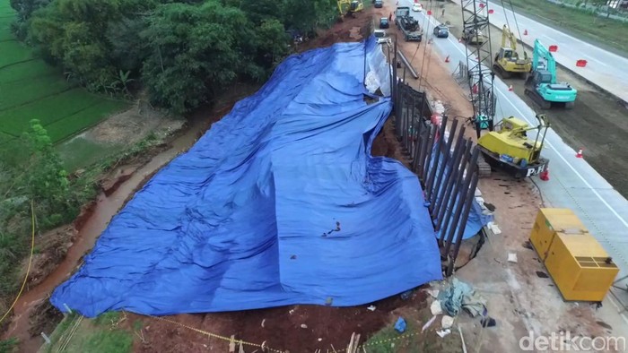 Begini Kondisi Bahu Jalan Amblas di Tol Cipali Arah Jakarta dari Udara