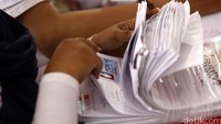 Jutaan lembar dukungan dan KTP ini dihadirkan di depan publik dan diverifikasi ulang oleh para relawan.